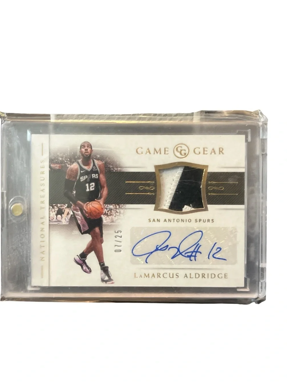 LAMARCUS ALDRIDGE National Treasures Game Gear Worn Patch Auto #7/25